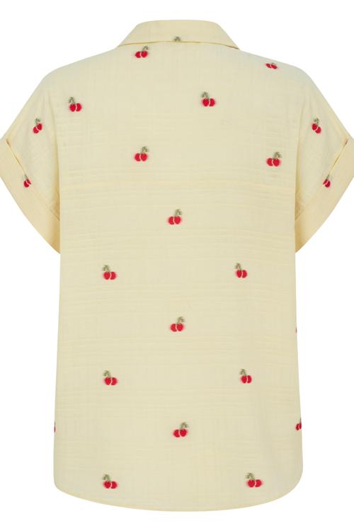  KİRAZ DESENLİ RESORT YAKA GÖMLEK