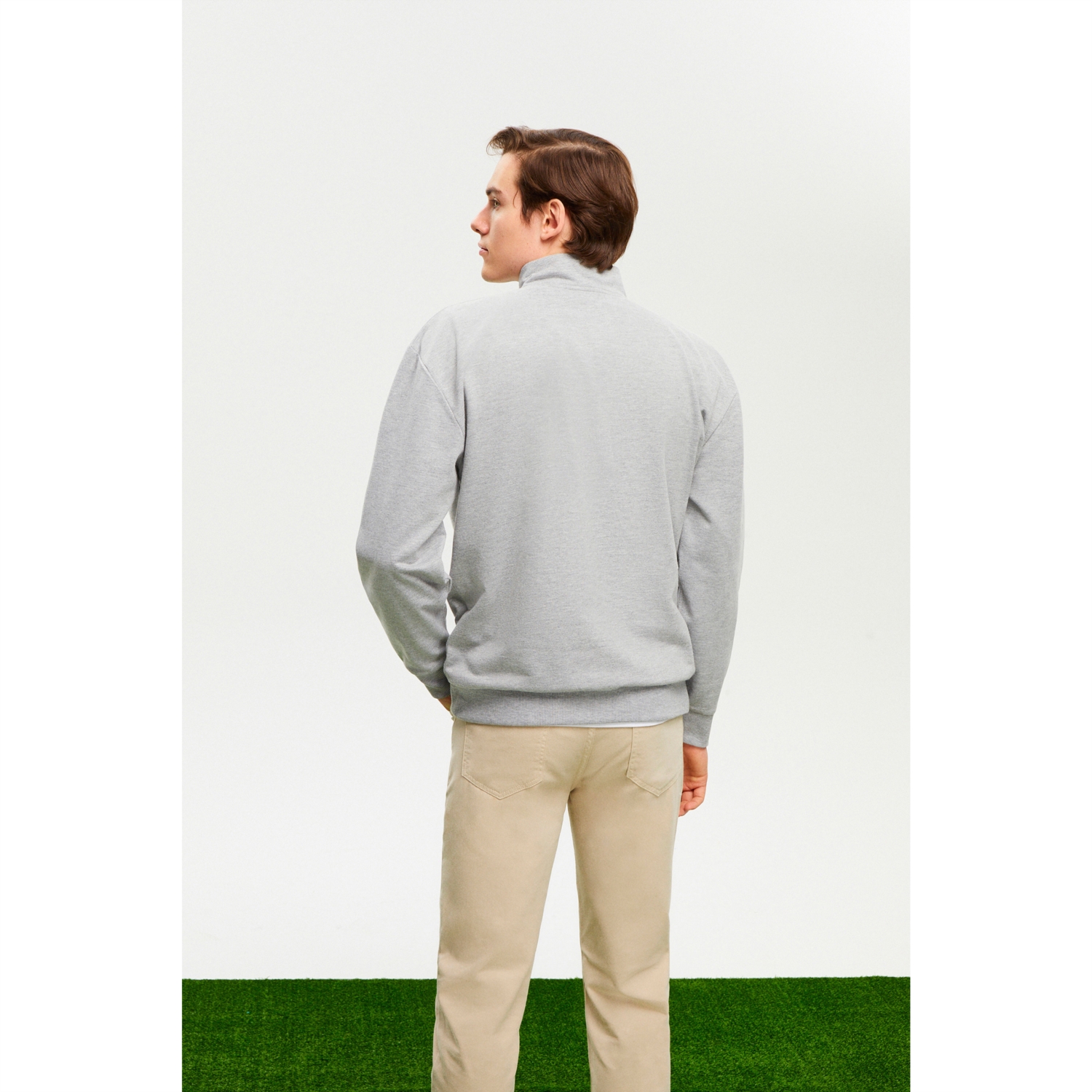 DİK YAKA FERMUARLI SWEATSHIRT