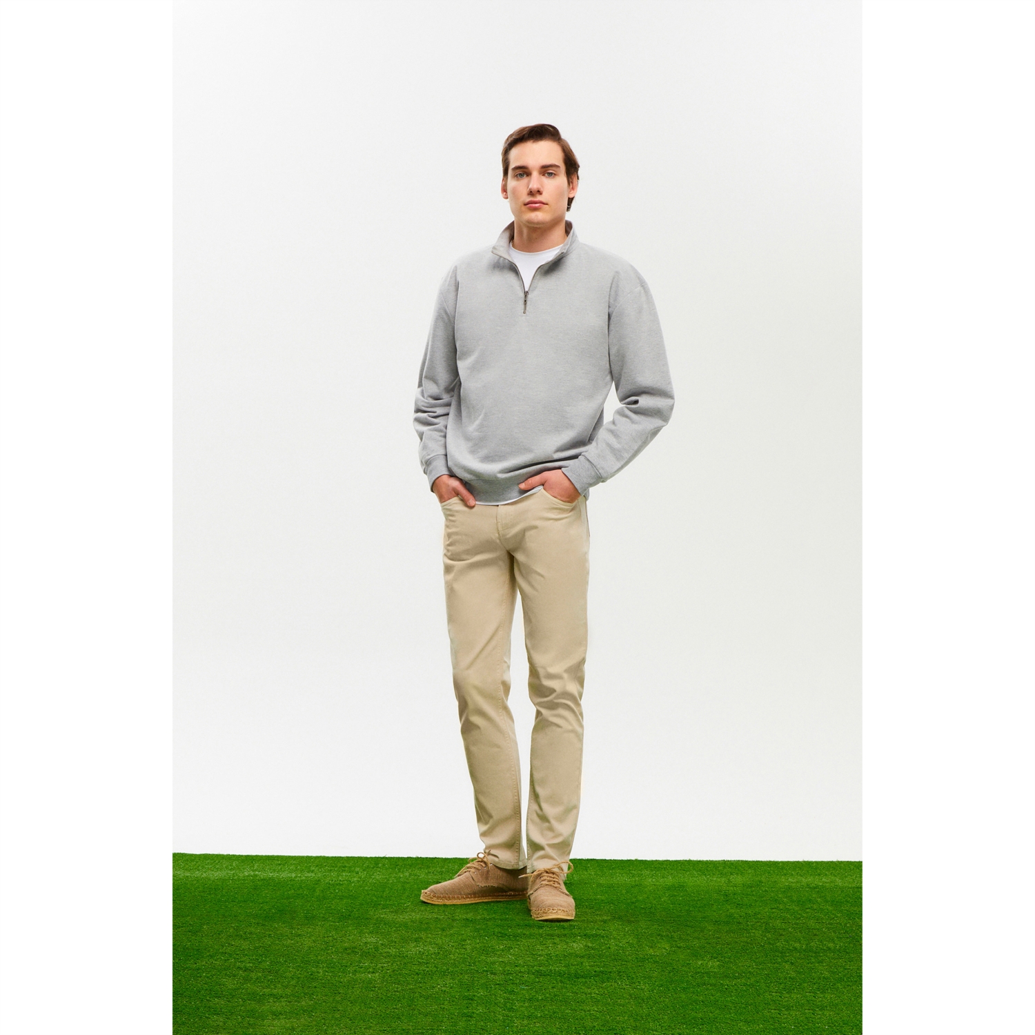 DİK YAKA FERMUARLI SWEATSHIRT