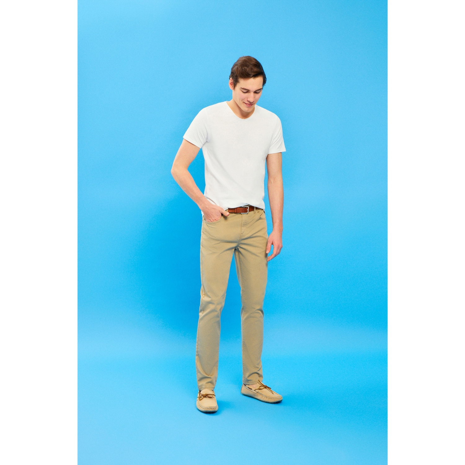 V YAKA BASIC T-SHIRT