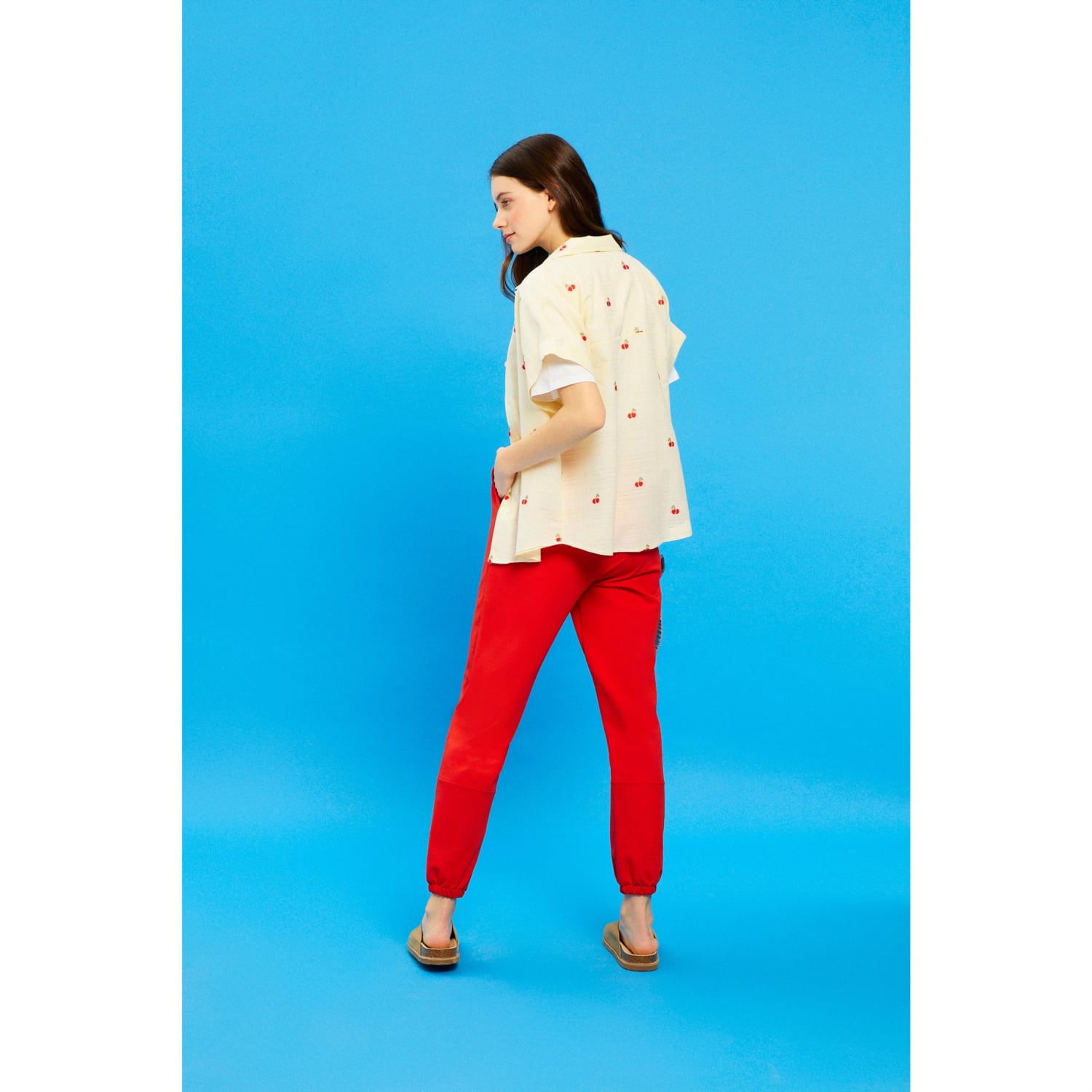 KİRAZ DESENLİ RESORT YAKA GÖMLEK