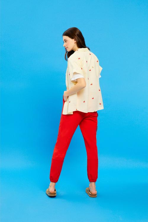  KİRAZ DESENLİ RESORT YAKA GÖMLEK