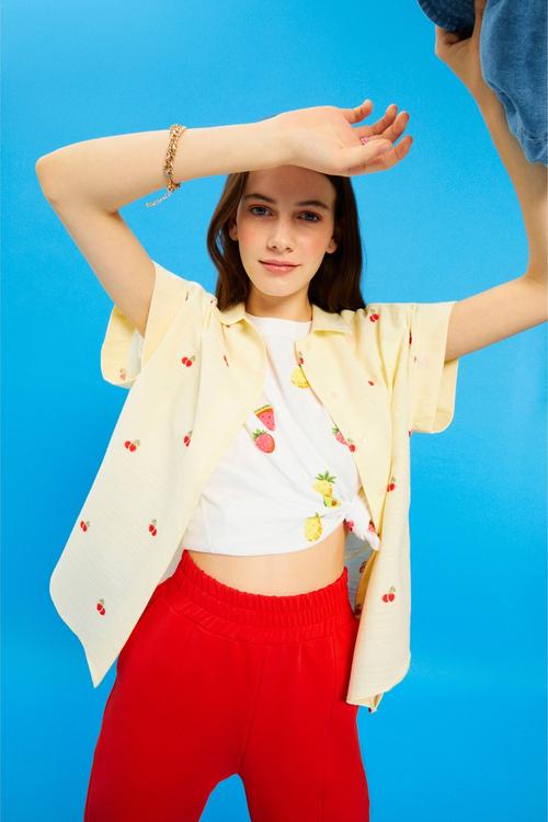  KİRAZ DESENLİ RESORT YAKA GÖMLEK