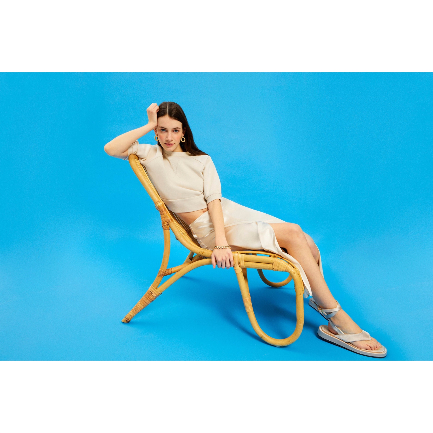 ÖNÜ YIRTMAÇLI MİDİ VİSKON ETEK