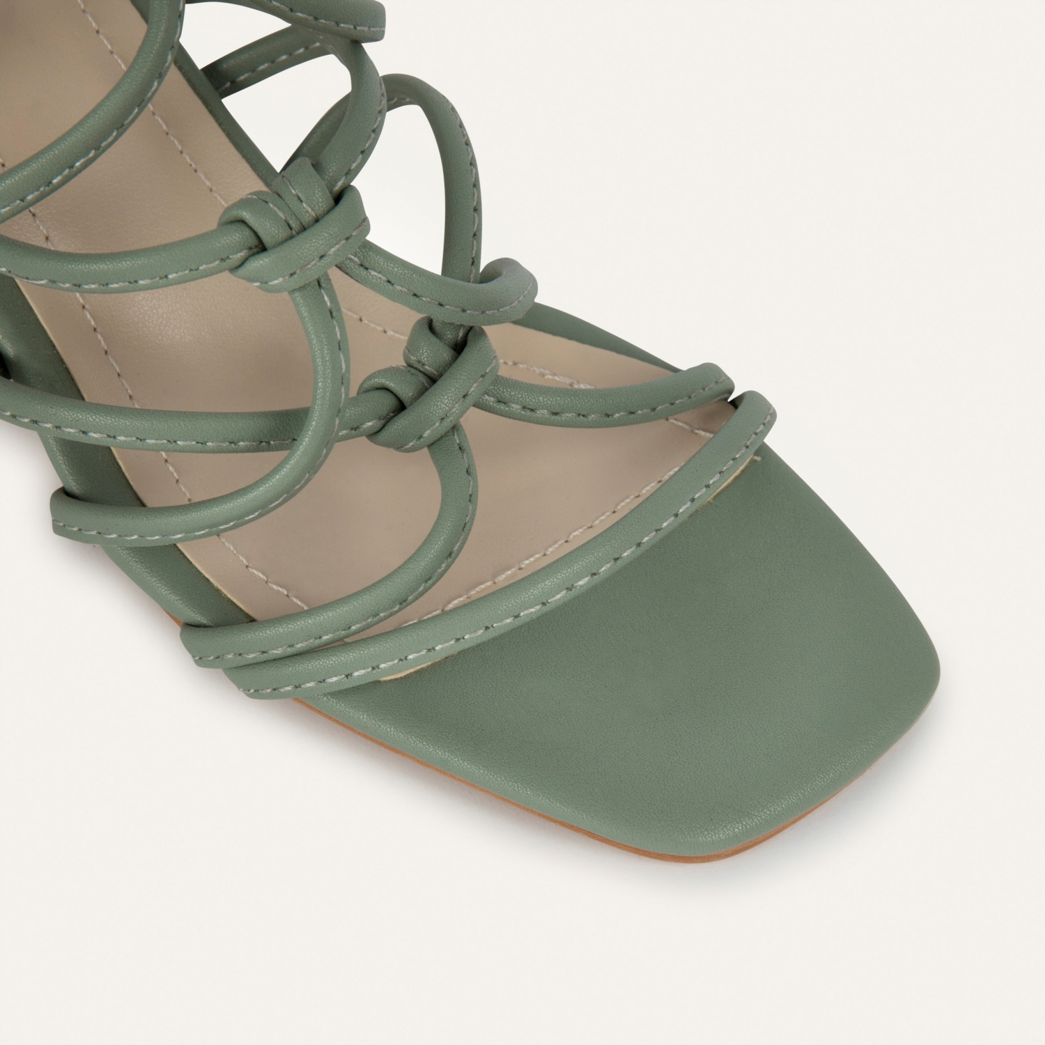 KARE BURUN BAĞCIKLI KALIN TOPUKLU AYAKKABI