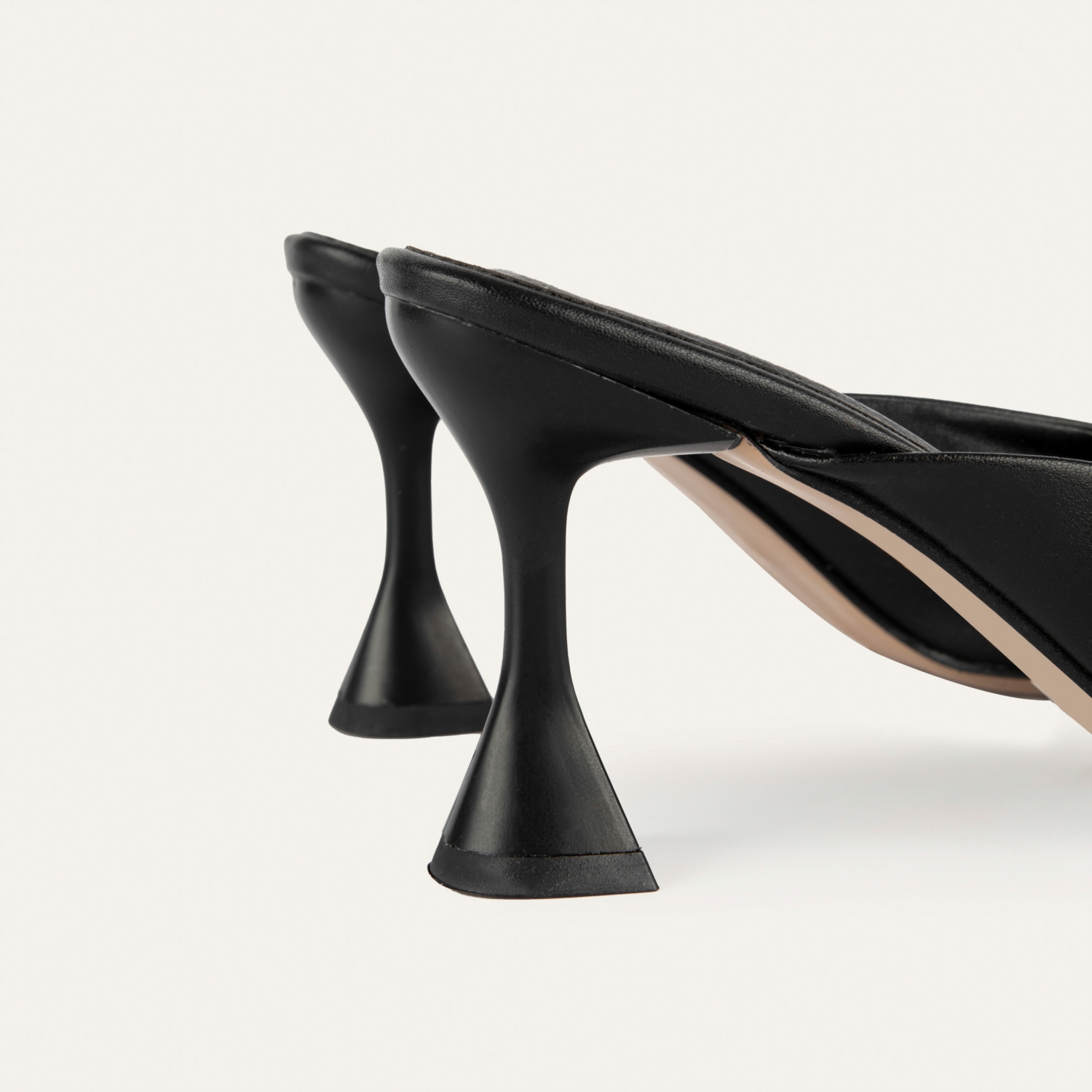 KALIN BANTLI TOPUKLU DERİ TERLİK