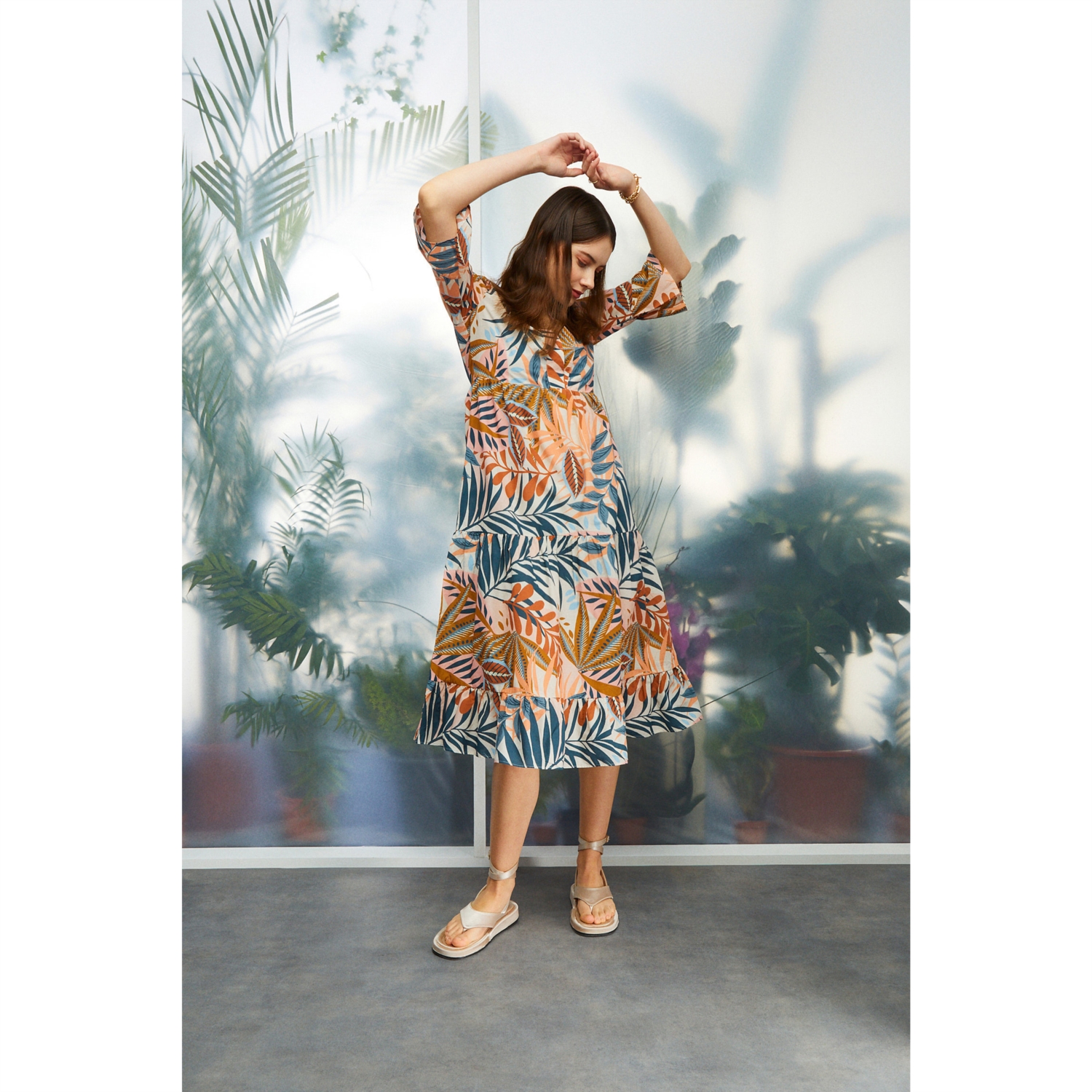 TROPİKAL YAPRAK DESENLİ ORGANİK PAMUK A KESİM UZUN ELBİSE