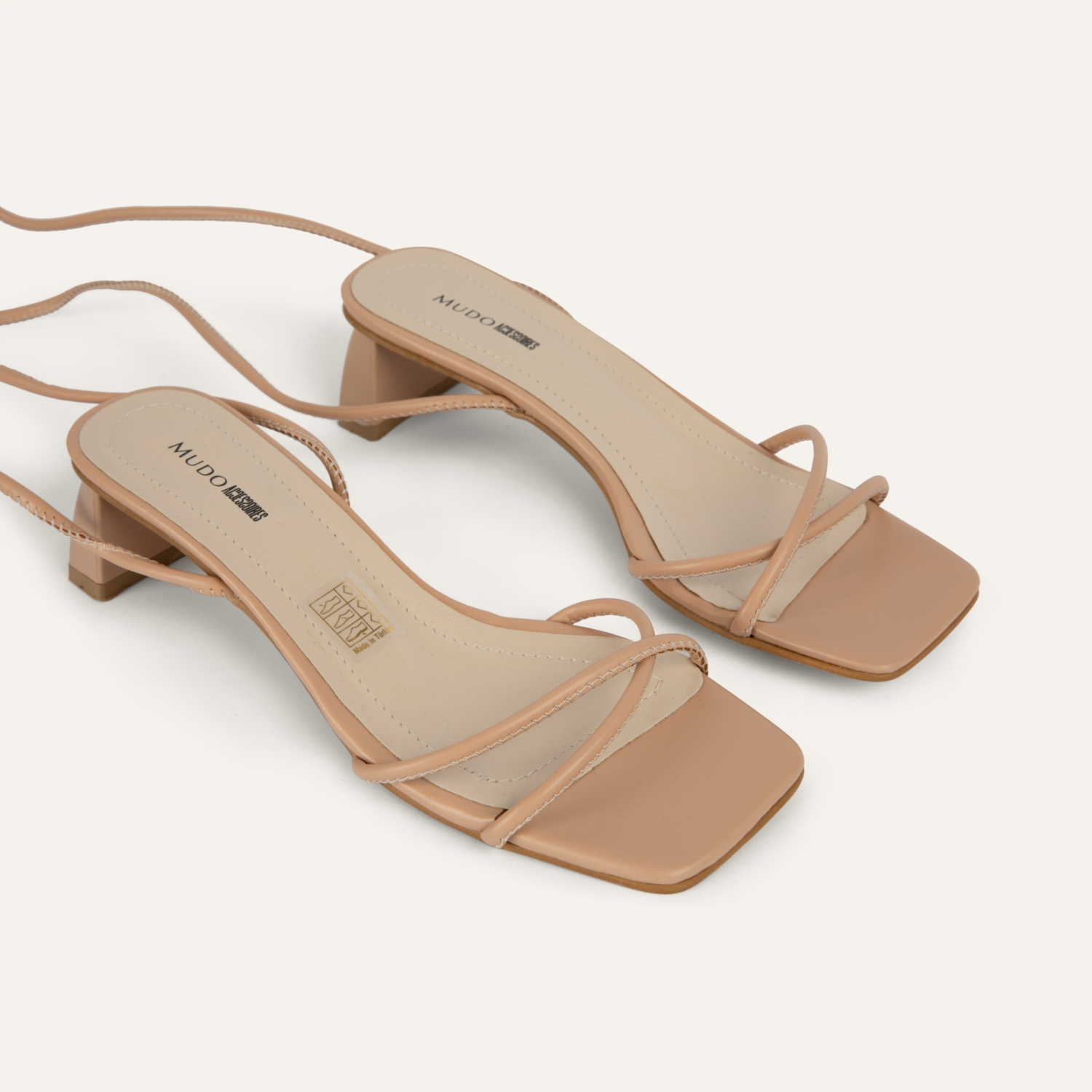 BAĞCIKLI TOPUKLU SANDALET