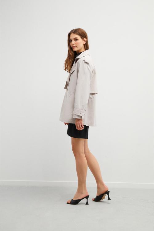  DÜĞME DETAYLI TRENÇKOT