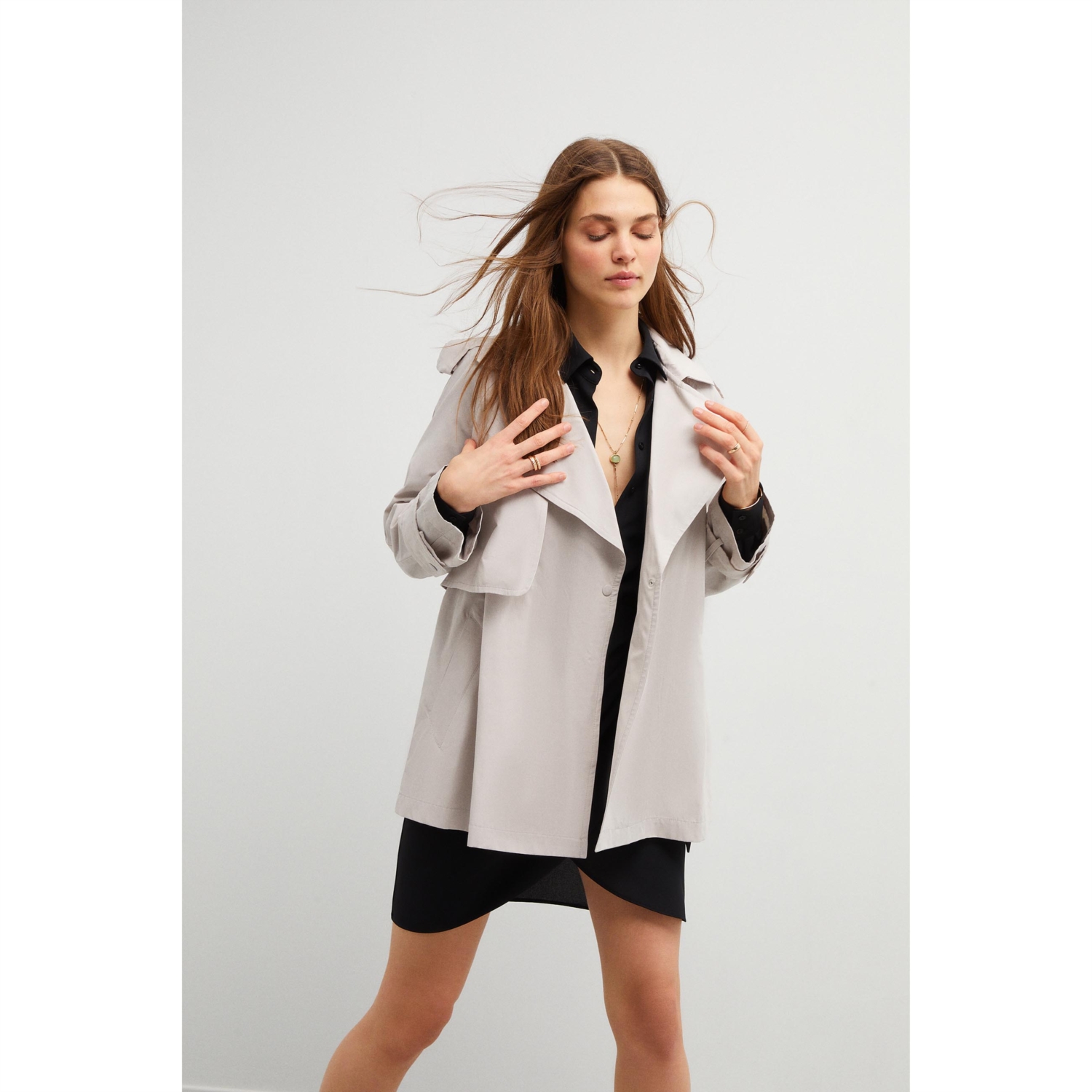 DÜĞME DETAYLI TRENÇKOT