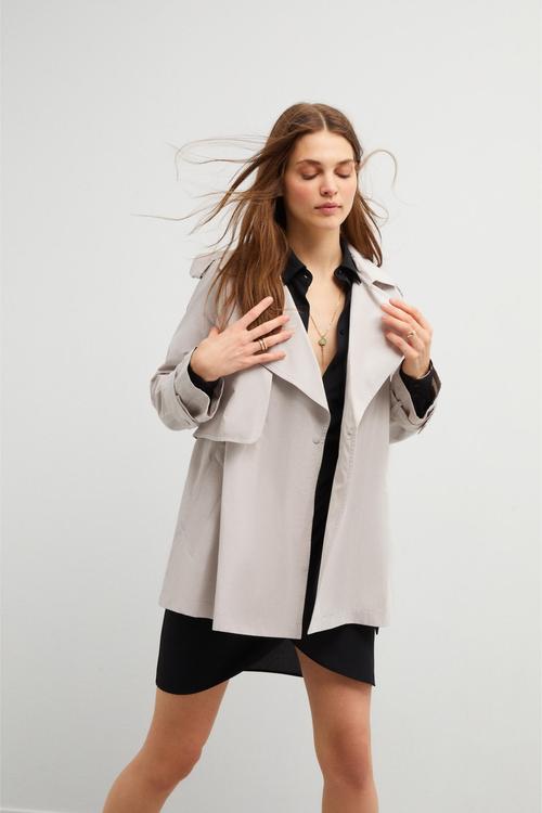  DÜĞME DETAYLI TRENÇKOT