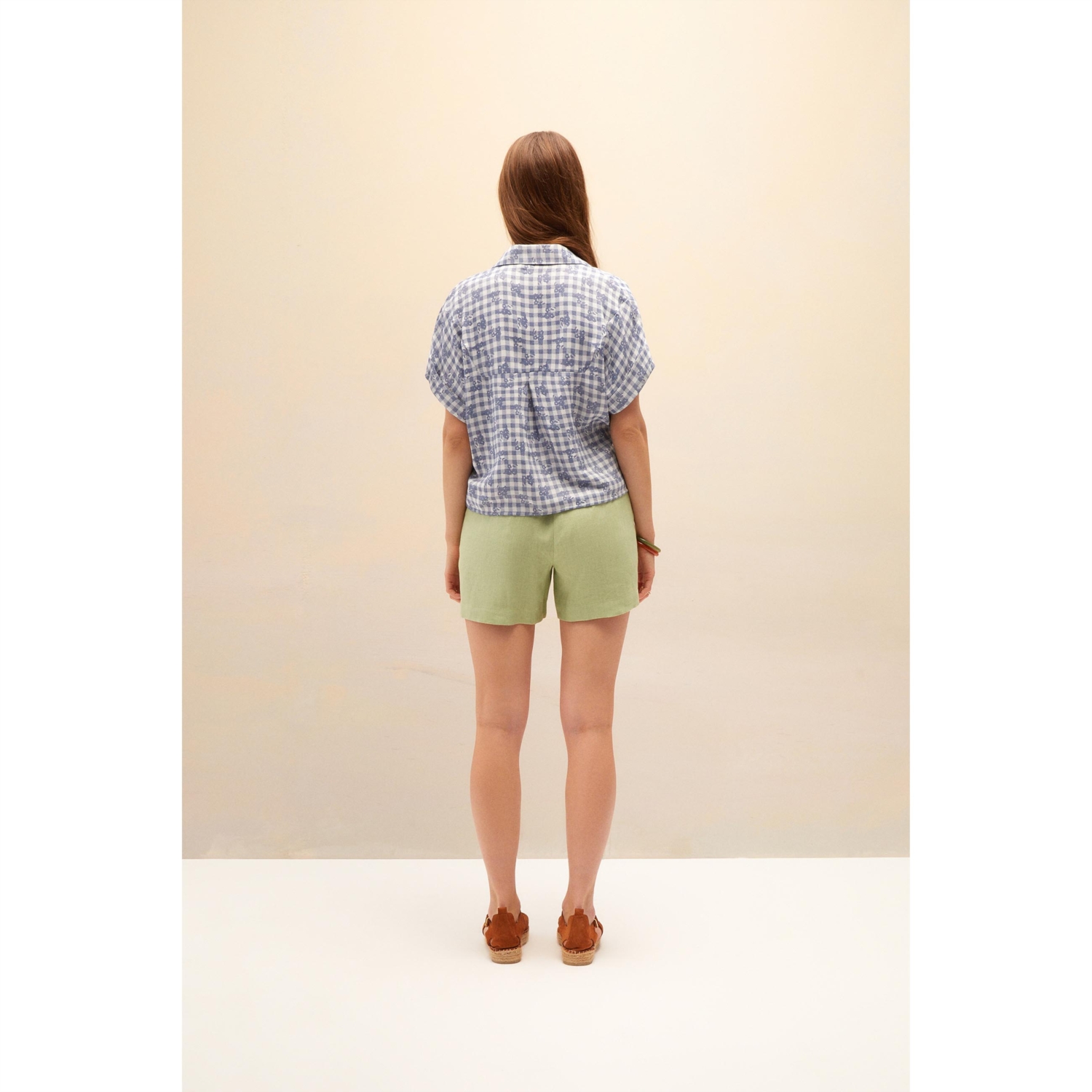 BELİ BAĞLAMALI DESENLİ GÖMLEK