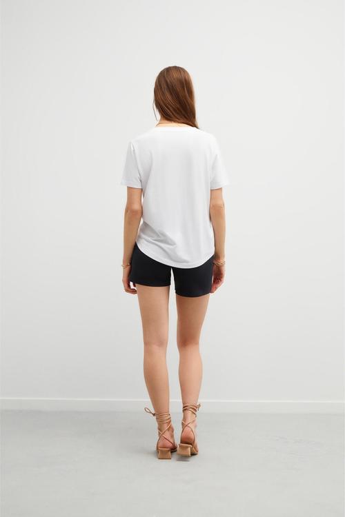  V YAKA KISA KOL BASIC T-SHIRT