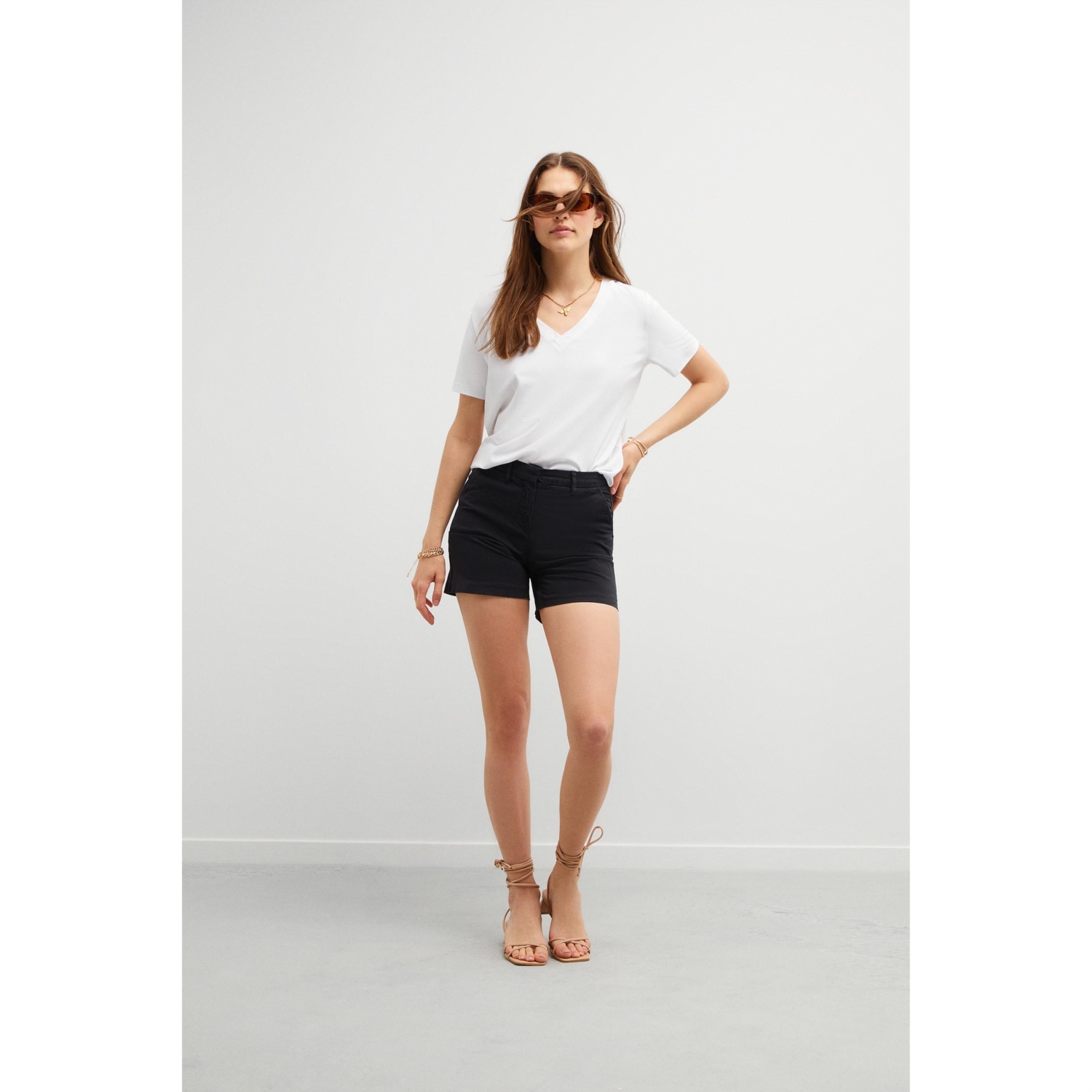 V YAKA KISA KOL BASIC T-SHIRT