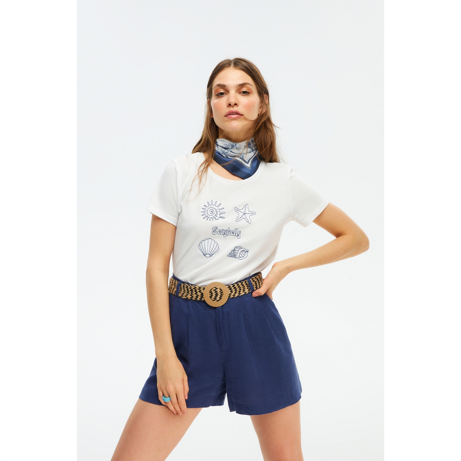 DENİZ KABUĞU BASKILI BİSİKLET YAKA T-SHIRT