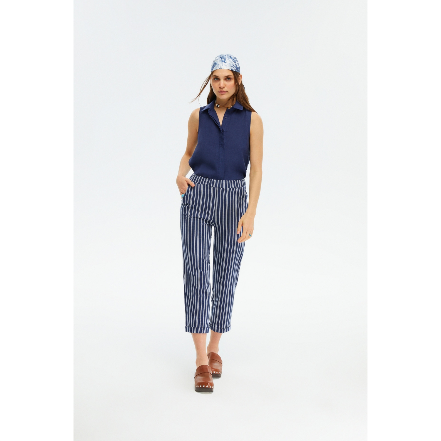 GİZLİ DÜĞMELİ KOLSUZ REGULAR FIT KETEN GÖMLEK