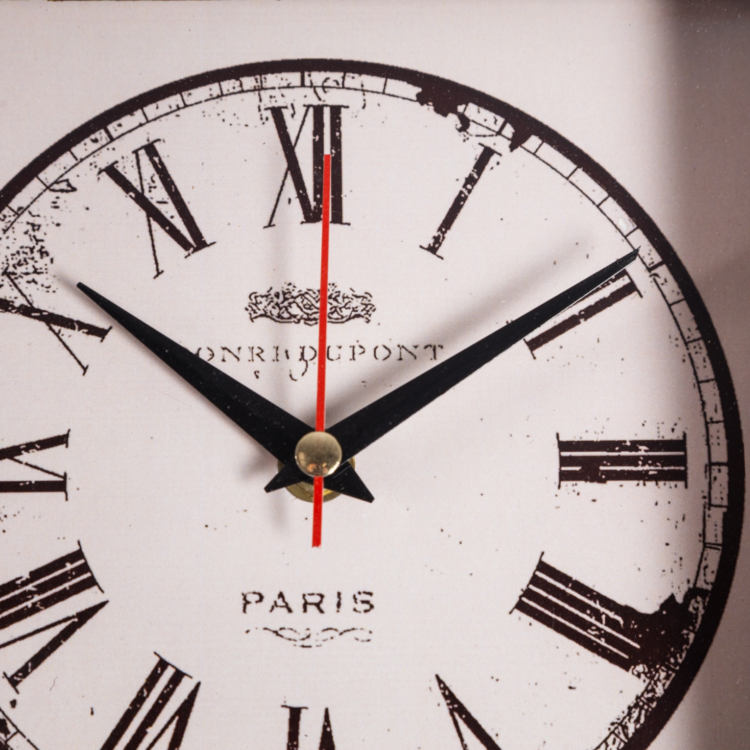 BORRA AHŞAP MASA SAATİ 20X20 CM