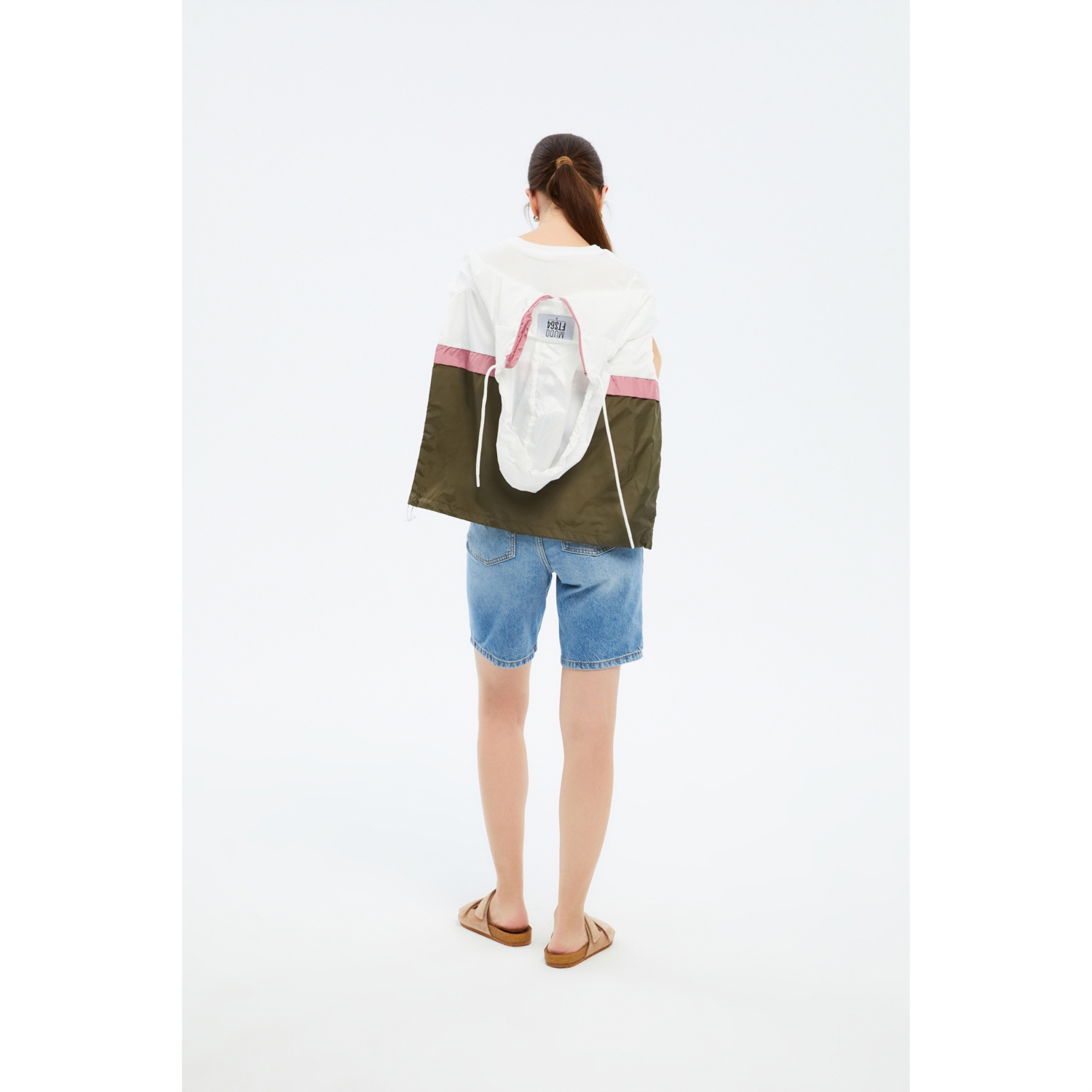 ÇANTAYA DÖNÜŞEBİLEN KAPÜŞONLU YAĞMURLUK