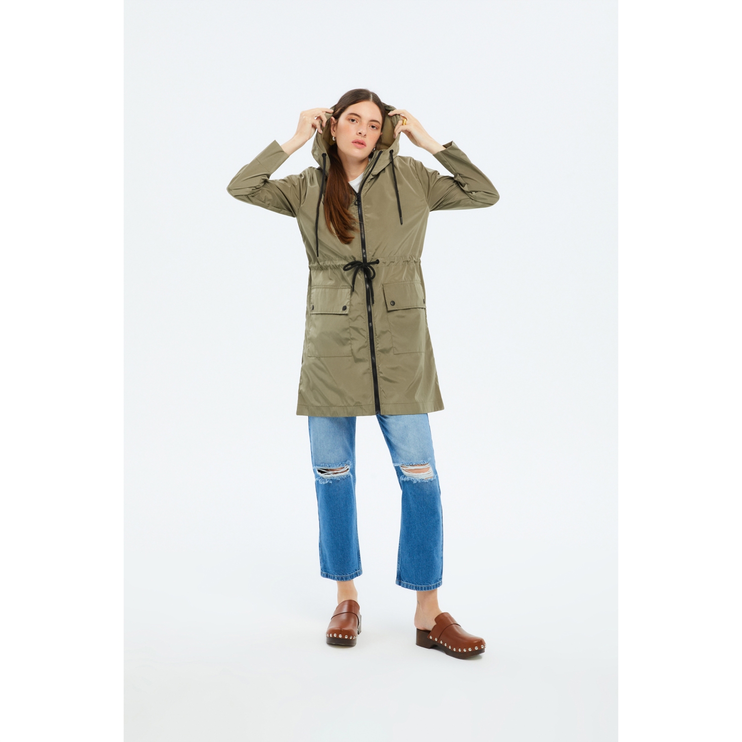 KAPÜŞONLU UZUN YAĞMURLUK