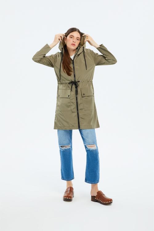  KAPÜŞONLU UZUN YAĞMURLUK