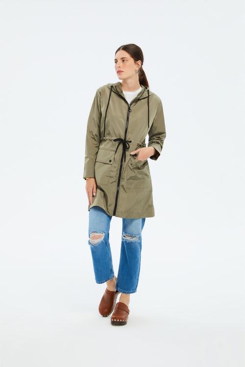  KAPÜŞONLU UZUN YAĞMURLUK