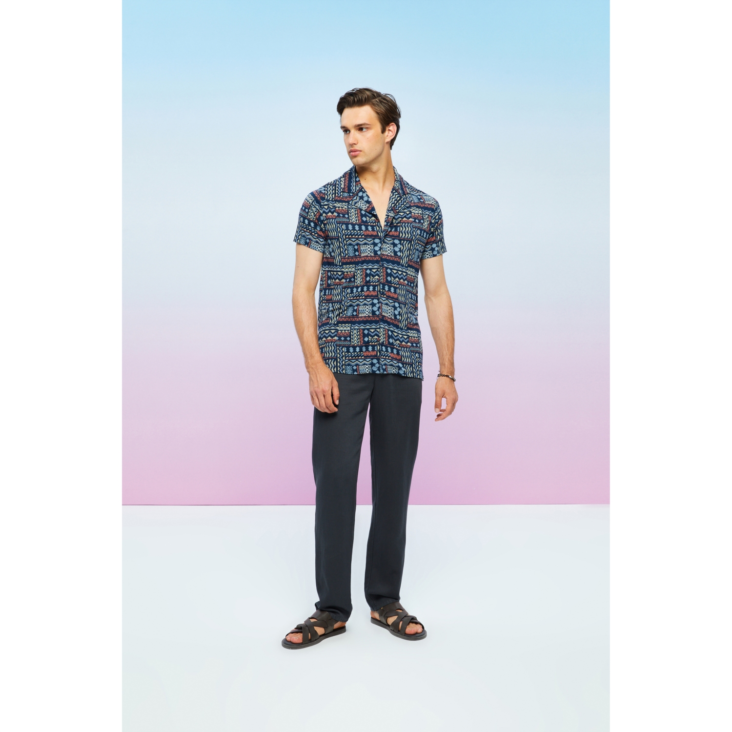 ETNİK DESENLİ KISA KOLLU REGULAR FIT GÖMLEK