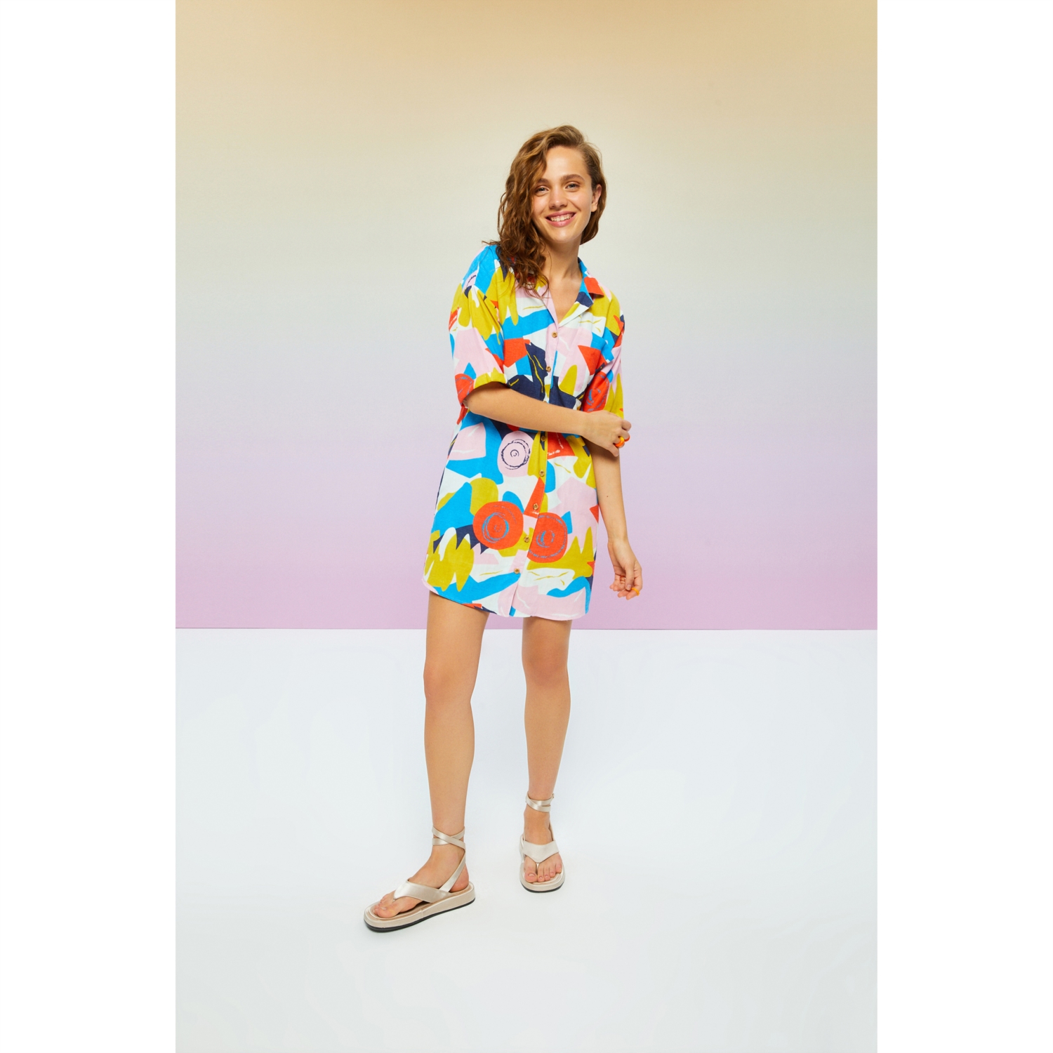 SOYUT DESENLİ MİNİ GÖMLEK ELBİSE