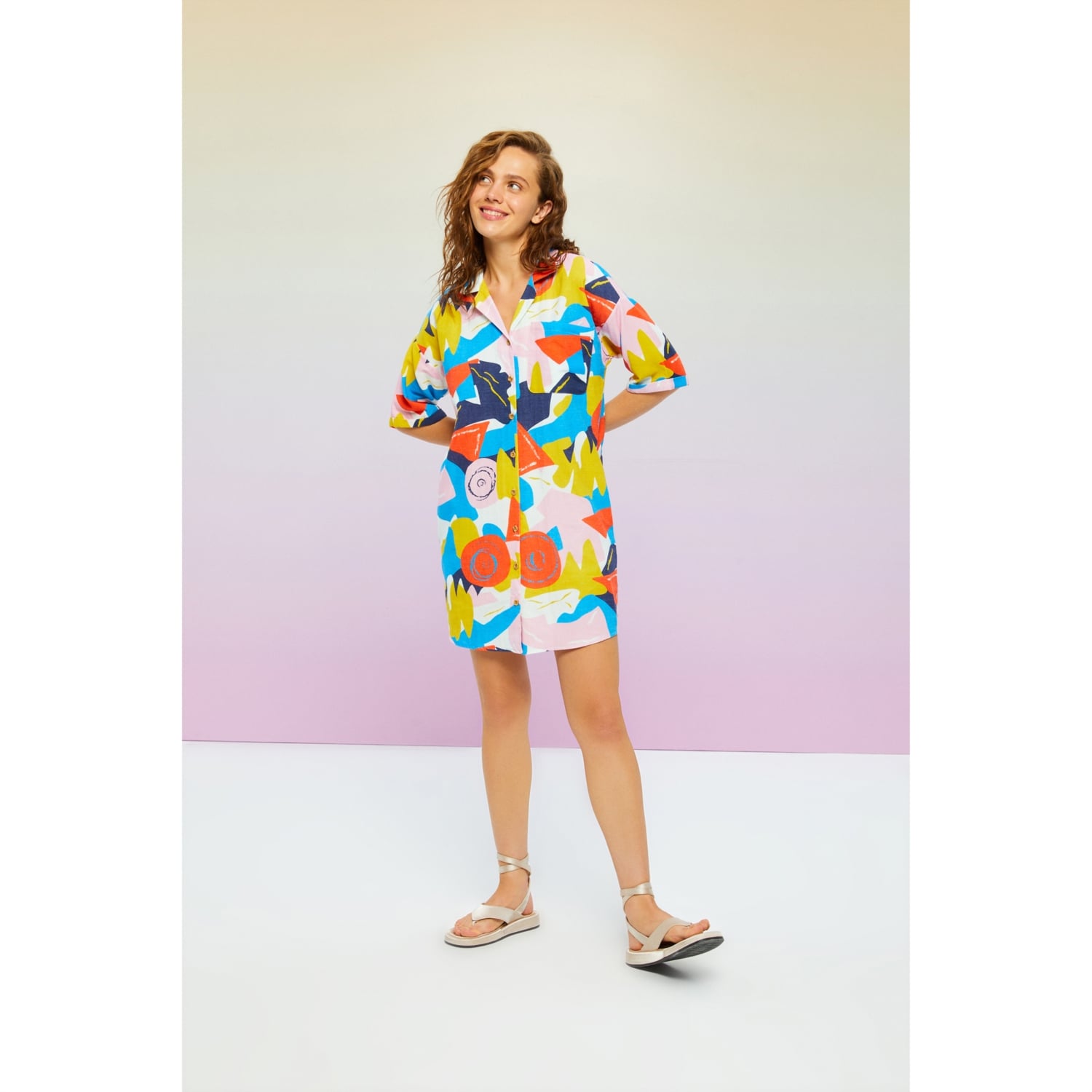 SOYUT DESENLİ MİNİ GÖMLEK ELBİSE