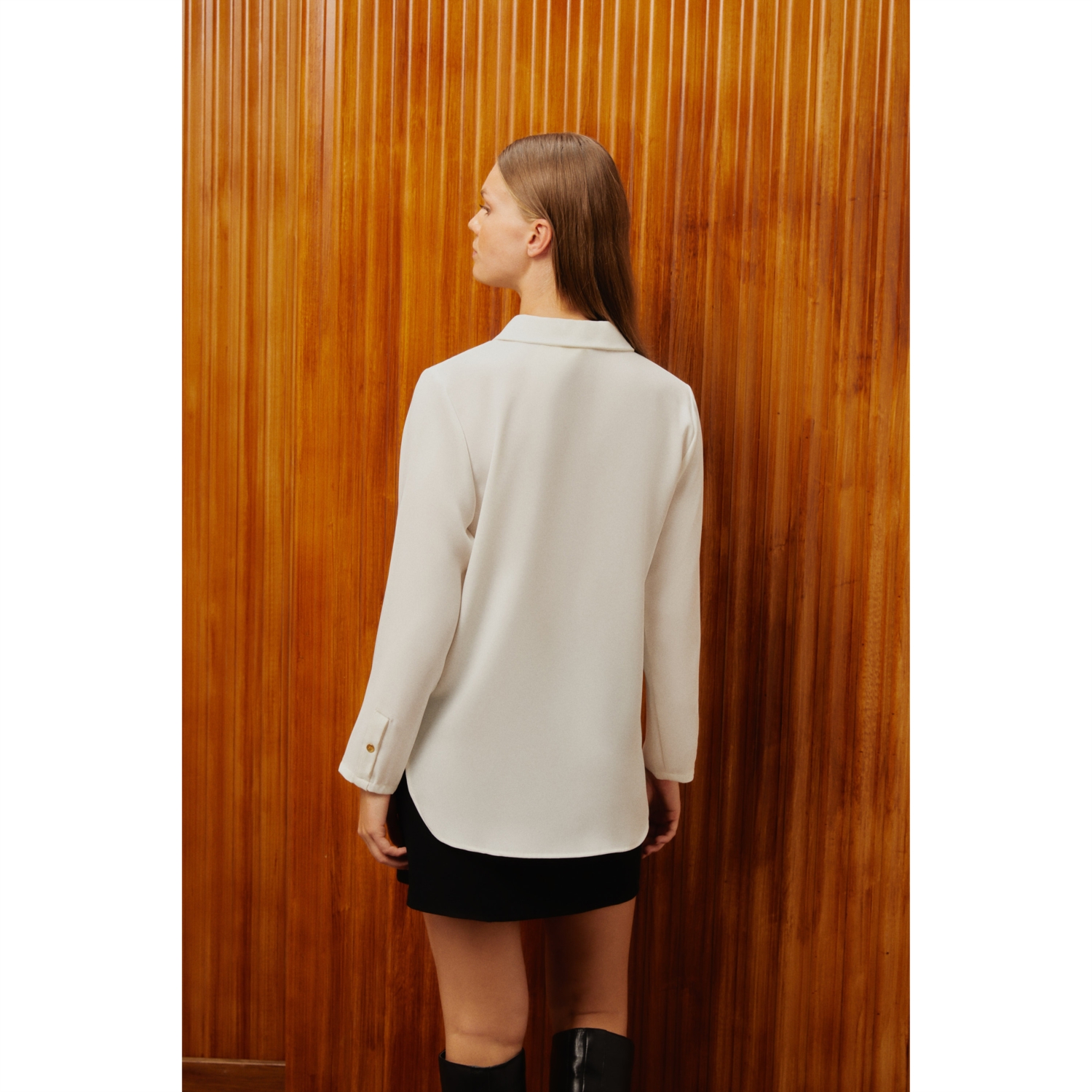 DÜĞME DETAYLI GÖMLEK YAKA BLUZ