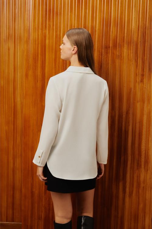  DÜĞME DETAYLI GÖMLEK YAKA BLUZ