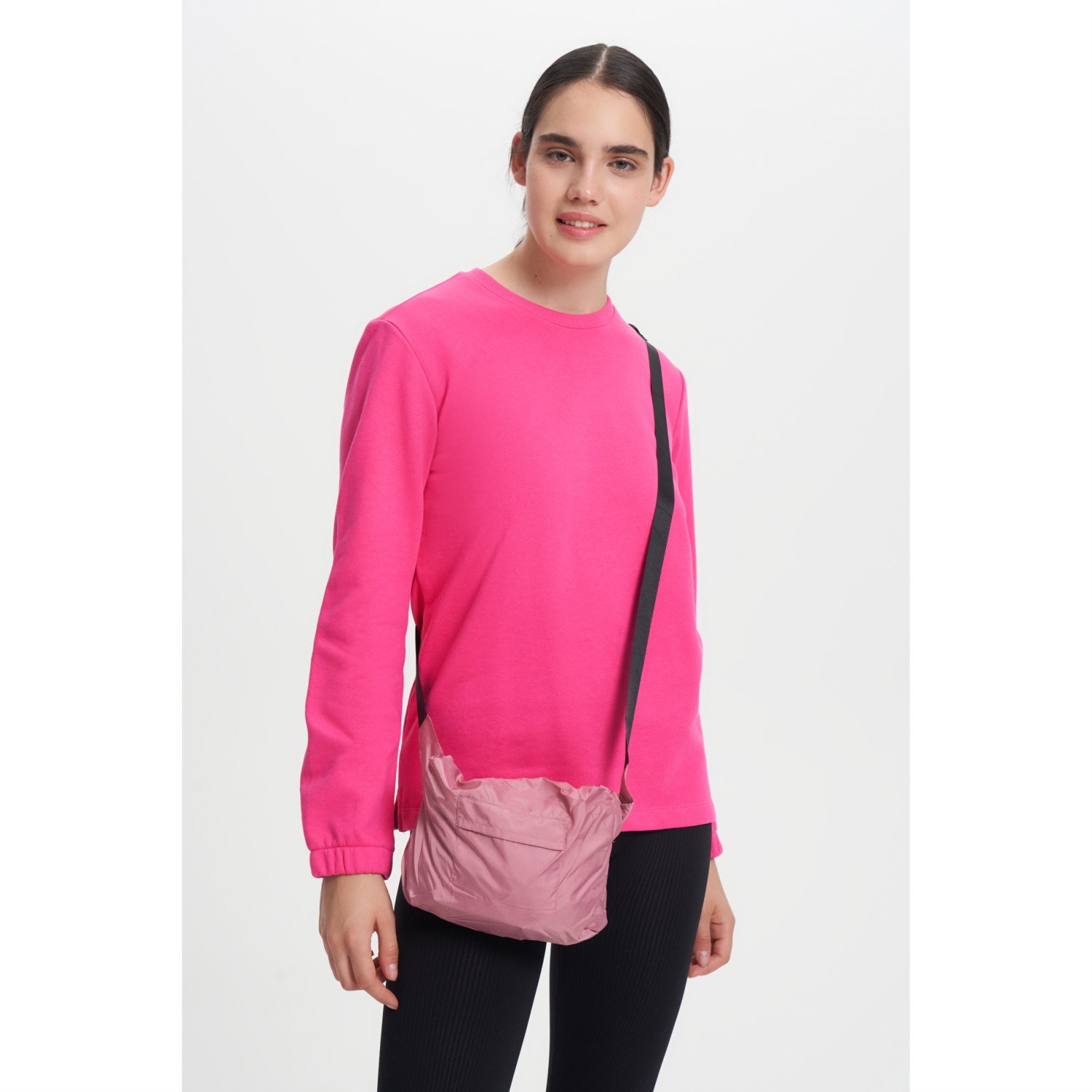 ÇANTAYA DÖNÜŞEBİLEN KAPÜŞONLU YAĞMURLUK