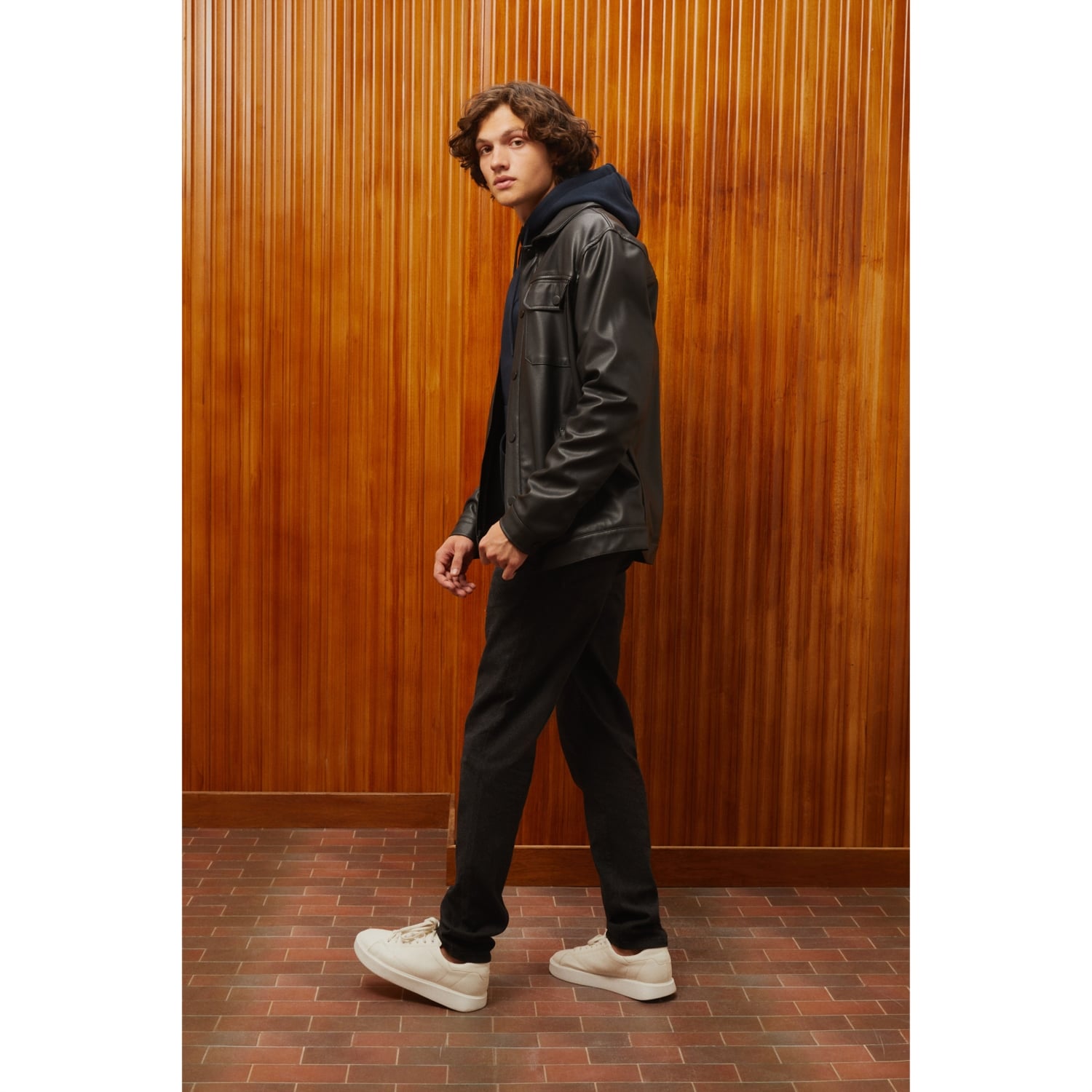 DERİ GÖRÜNÜMLÜ CEPLİ CEKET