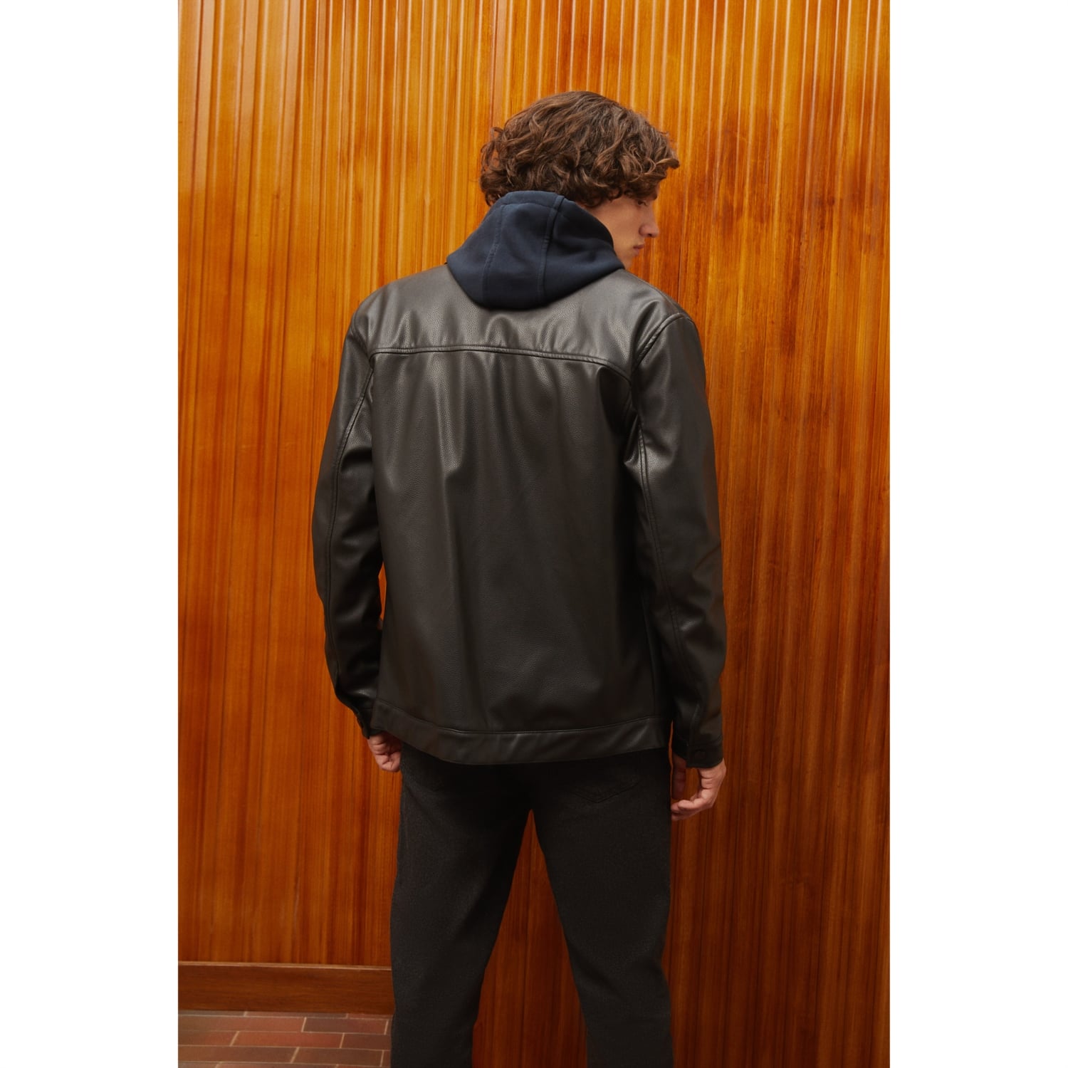 DERİ GÖRÜNÜMLÜ CEPLİ CEKET