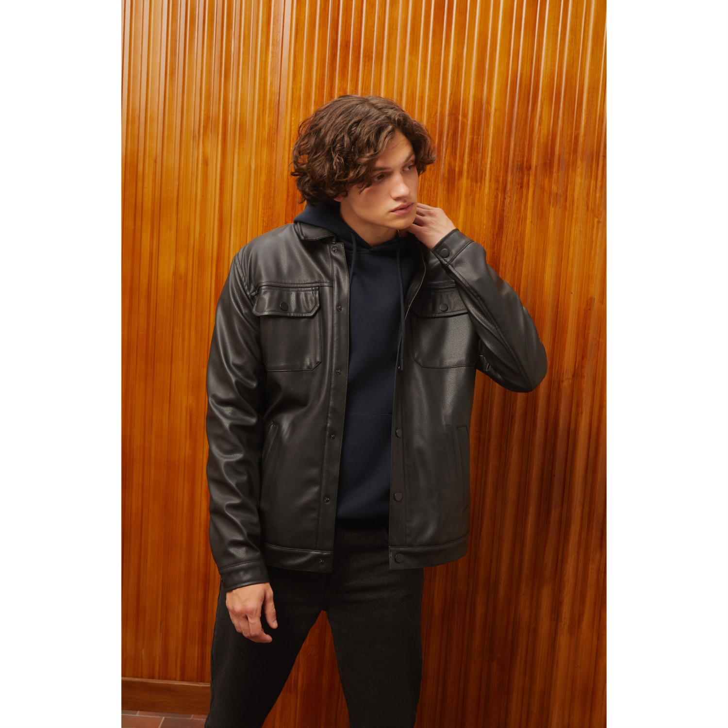 DERİ GÖRÜNÜMLÜ CEPLİ CEKET