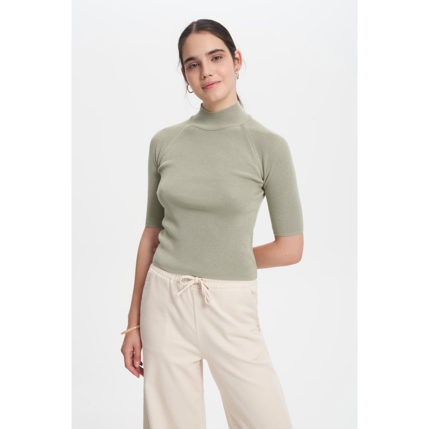 VİSKON KARIŞIMLI DİK YAKA KAZAK