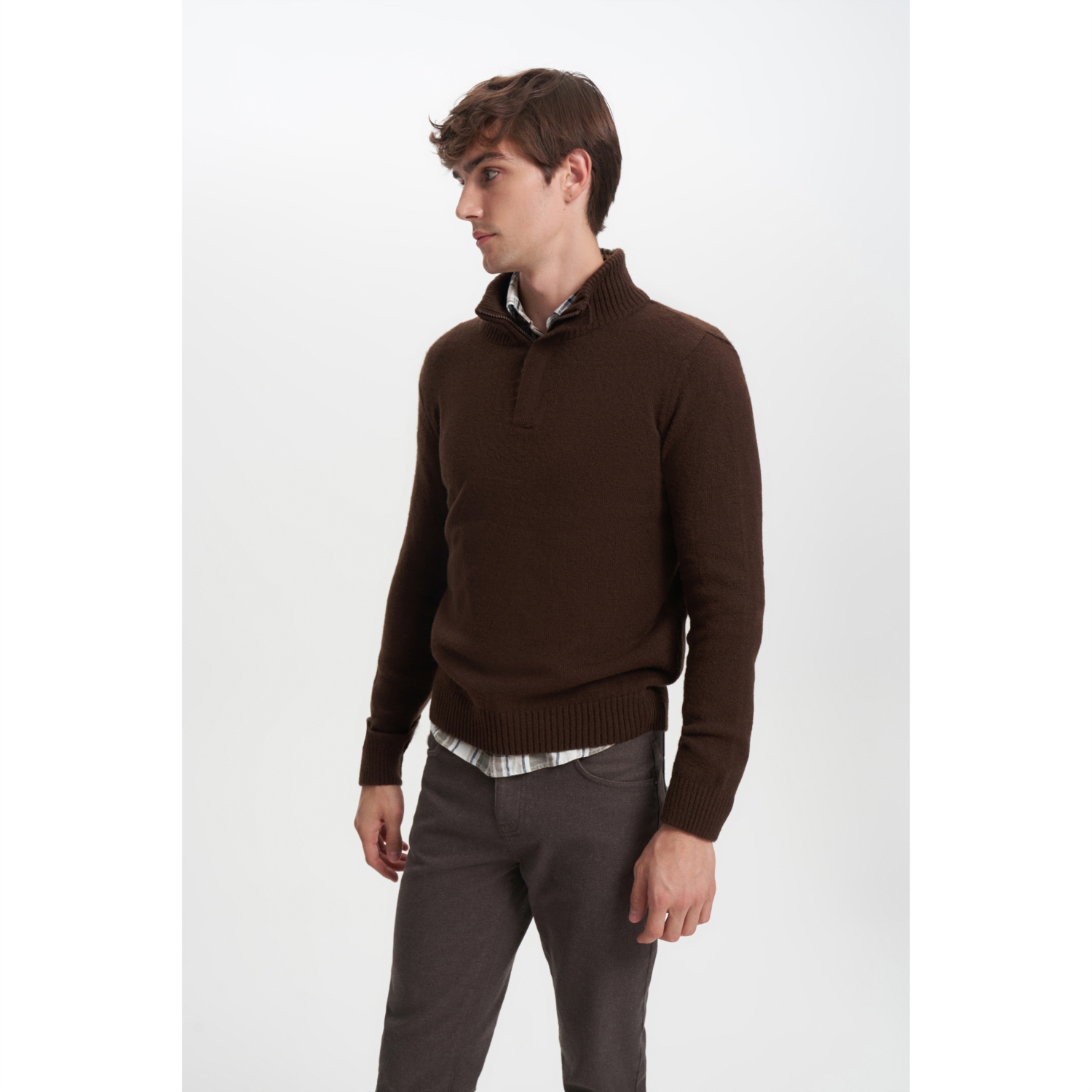 DİK YAKA TRİKO KAZAK