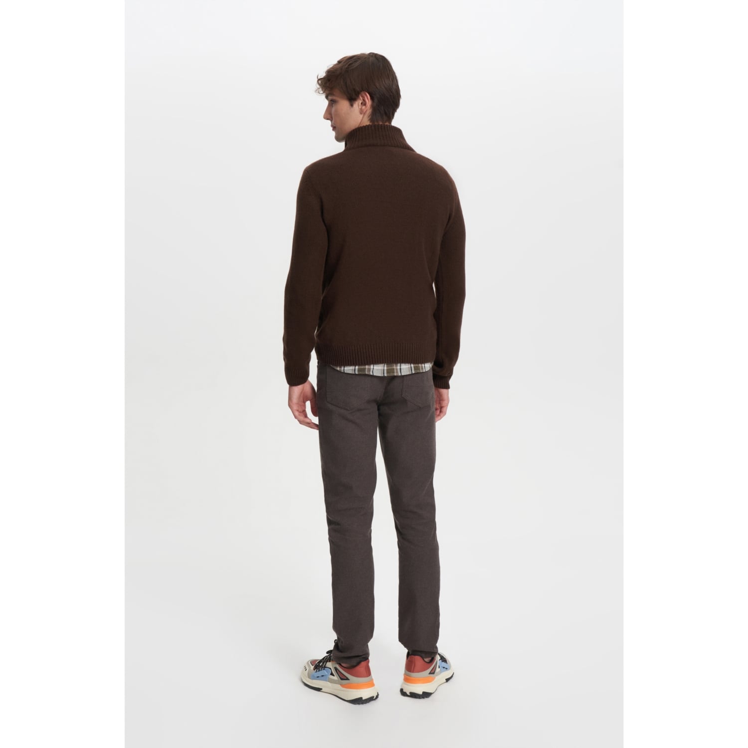 DİK YAKA TRİKO KAZAK