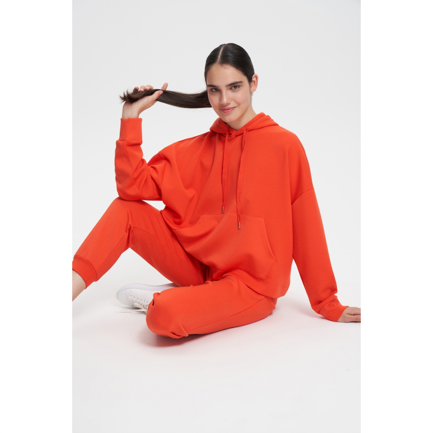 KAPÜŞONLU KANGURU CEPLİ SWEATSHIRT