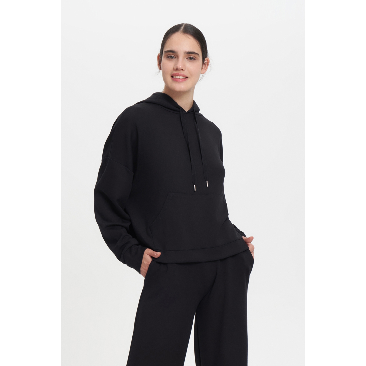 KAPÜŞONLU KANGURU CEPLİ SWEATSHIRT