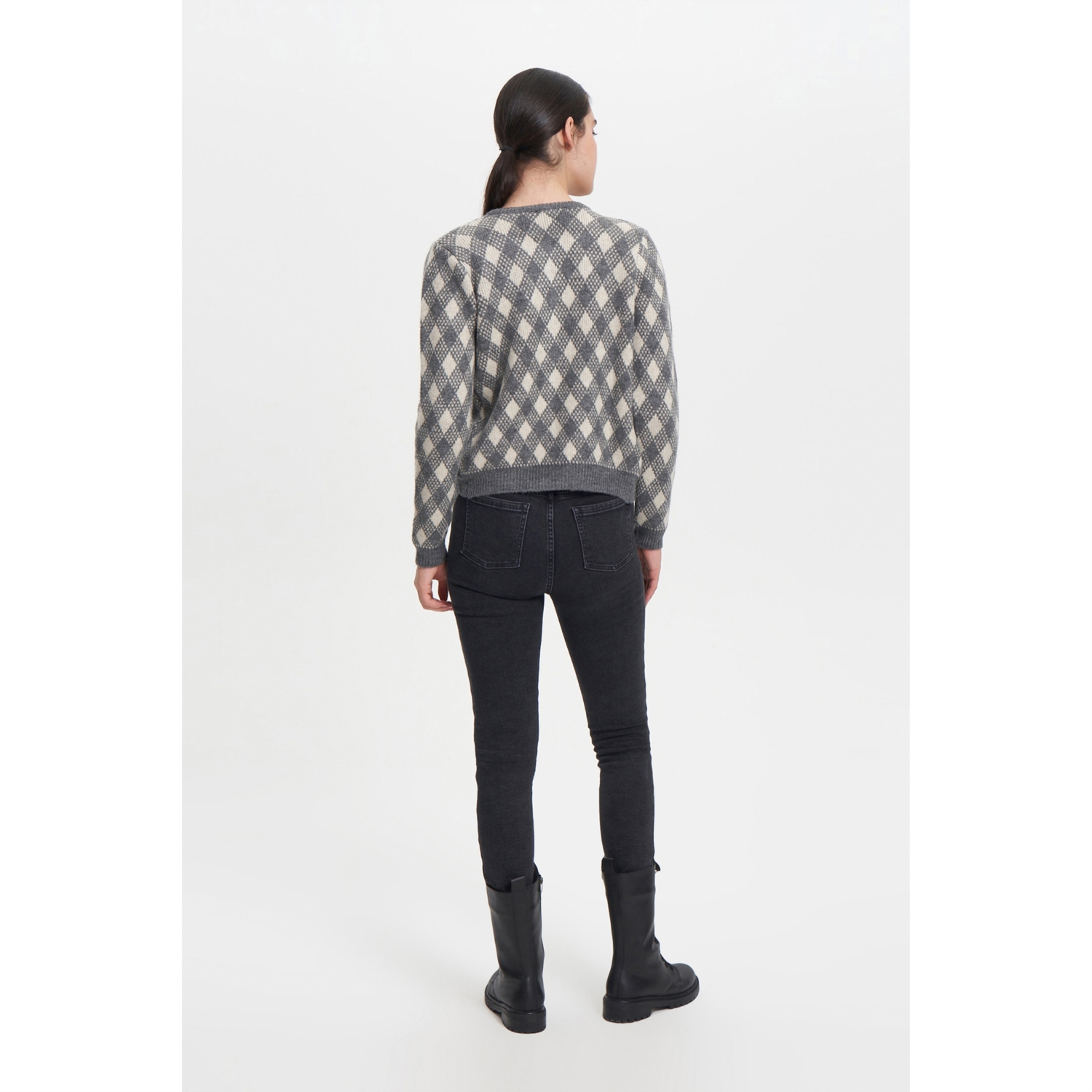 JAKARLI DÜĞMELİ HIRKA