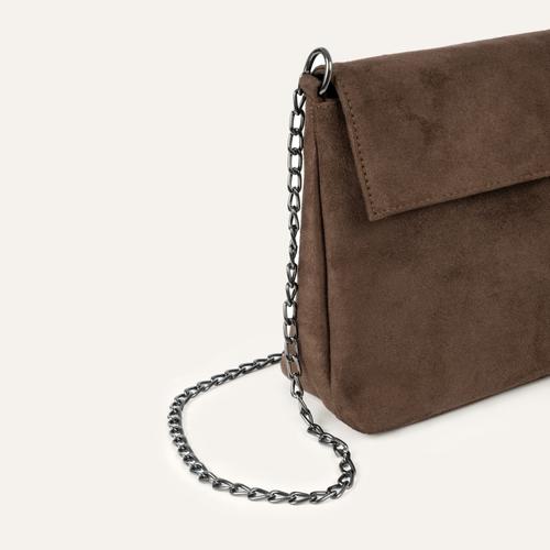  SÜET GÖRÜNÜMLÜ ZİNCİR DETAYLI OMUZ ÇANTASI