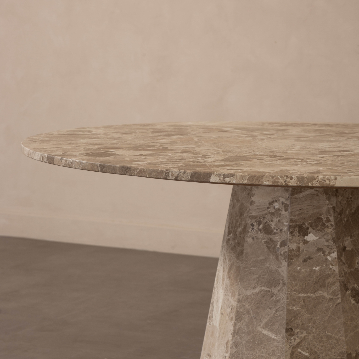 LATTE MERMER YUVARLAK YEMEK MASASI 150X150