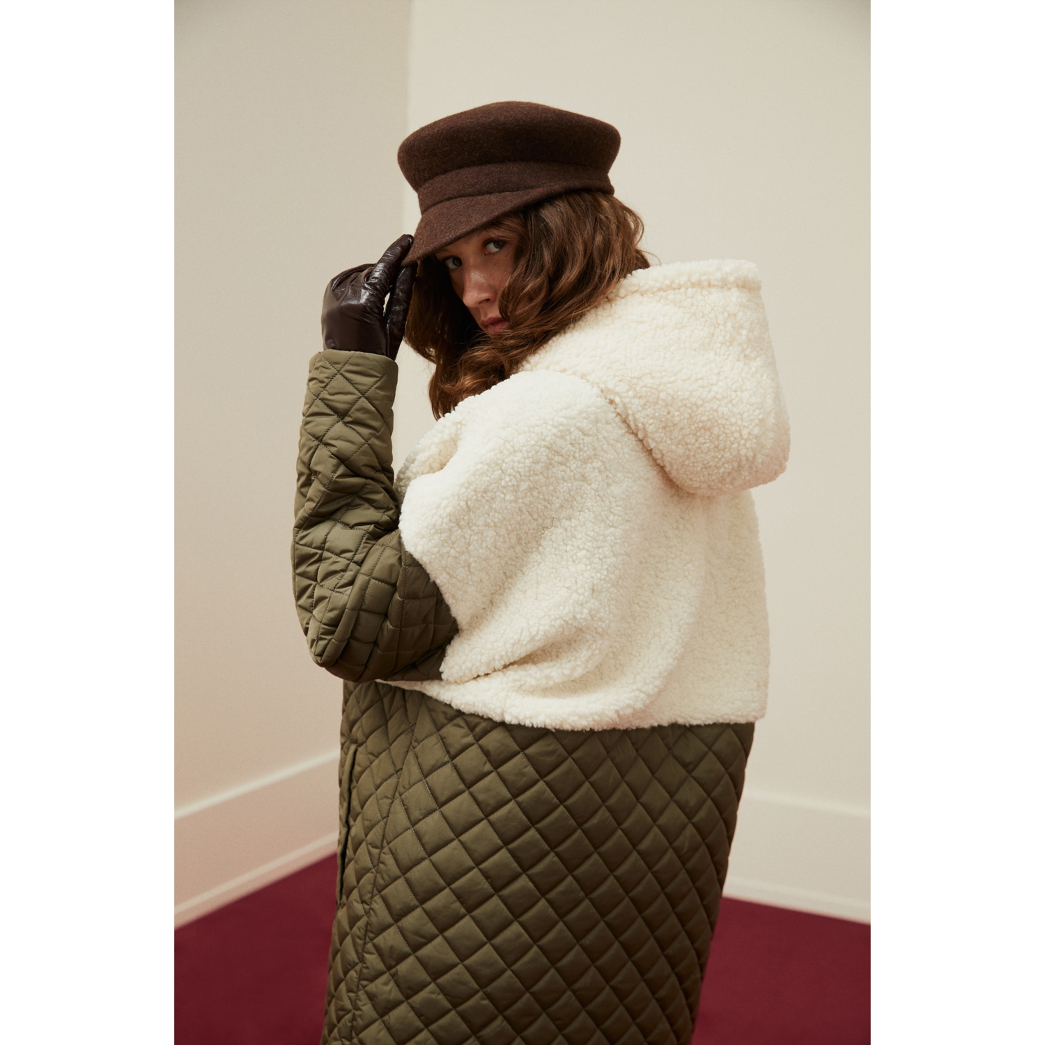 SUNİ KÜRKLÜ KAPÜŞONLU PALTO