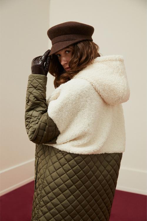  SUNİ KÜRKLÜ KAPÜŞONLU PALTO