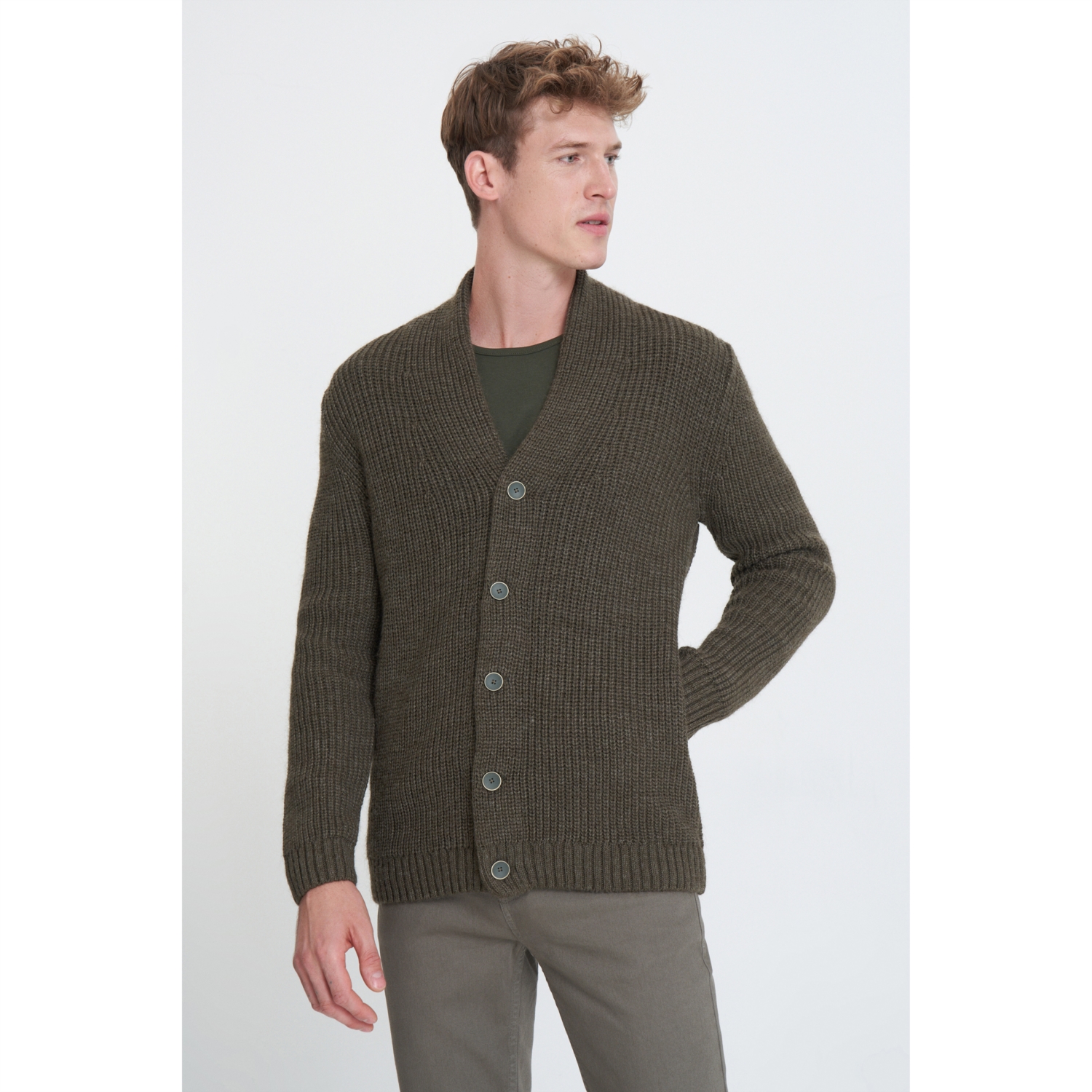 ŞAL YAKA DÜĞMELİ TRİKO HIRKA