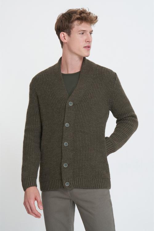  ŞAL YAKA DÜĞMELİ TRİKO HIRKA