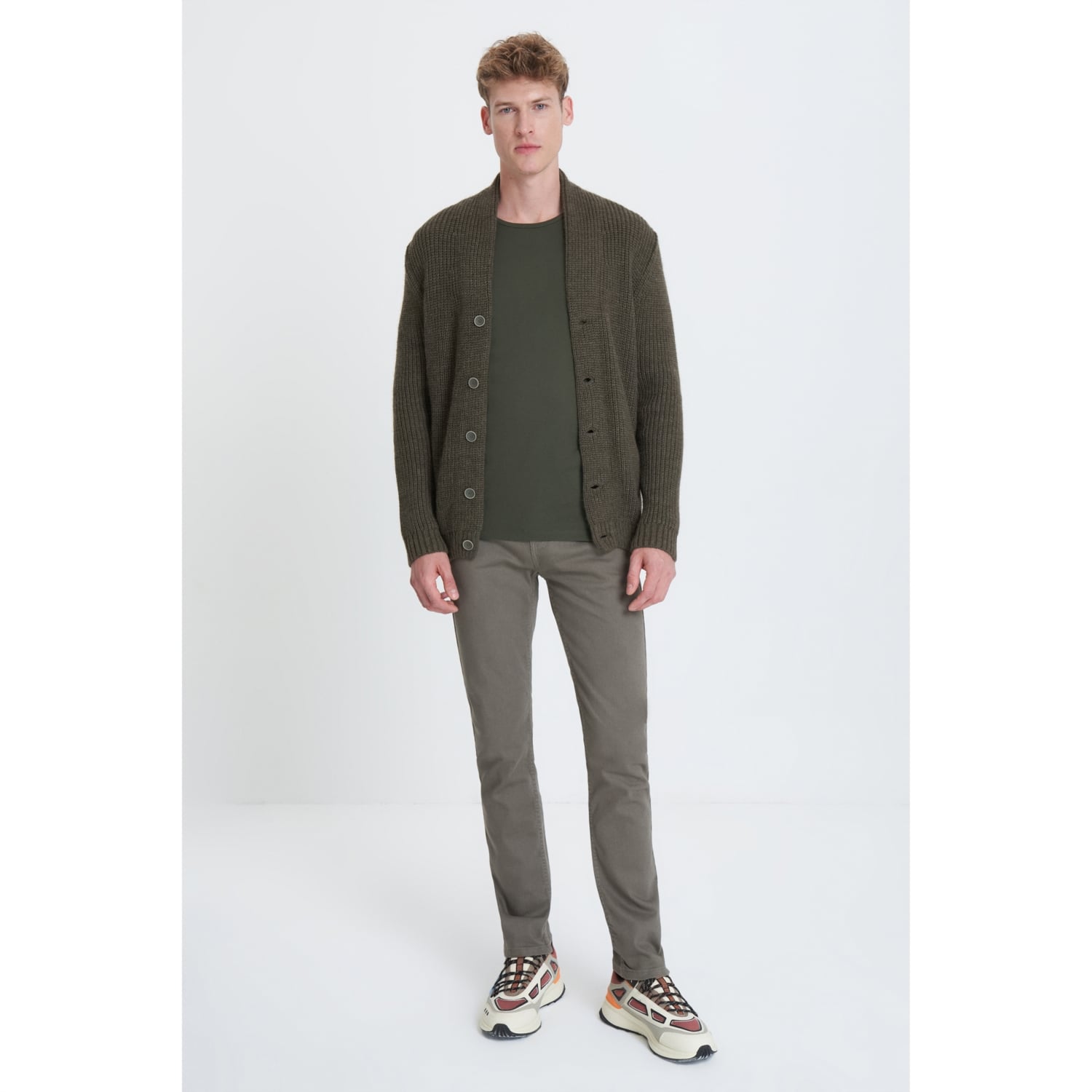 ŞAL YAKA DÜĞMELİ TRİKO HIRKA