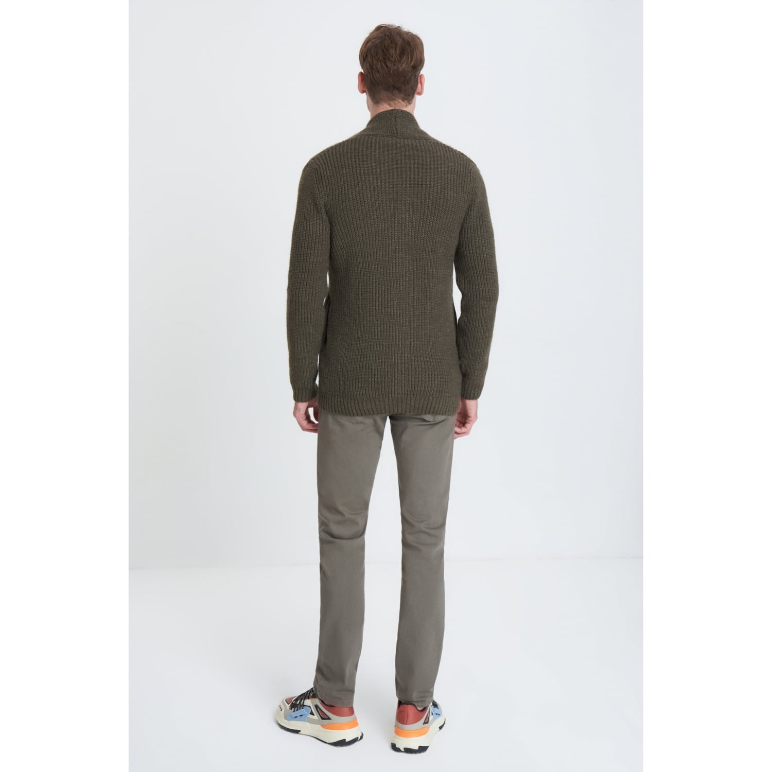 ŞAL YAKA DÜĞMELİ TRİKO HIRKA