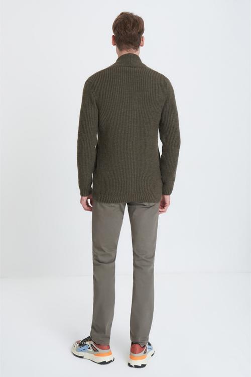  ŞAL YAKA DÜĞMELİ TRİKO HIRKA