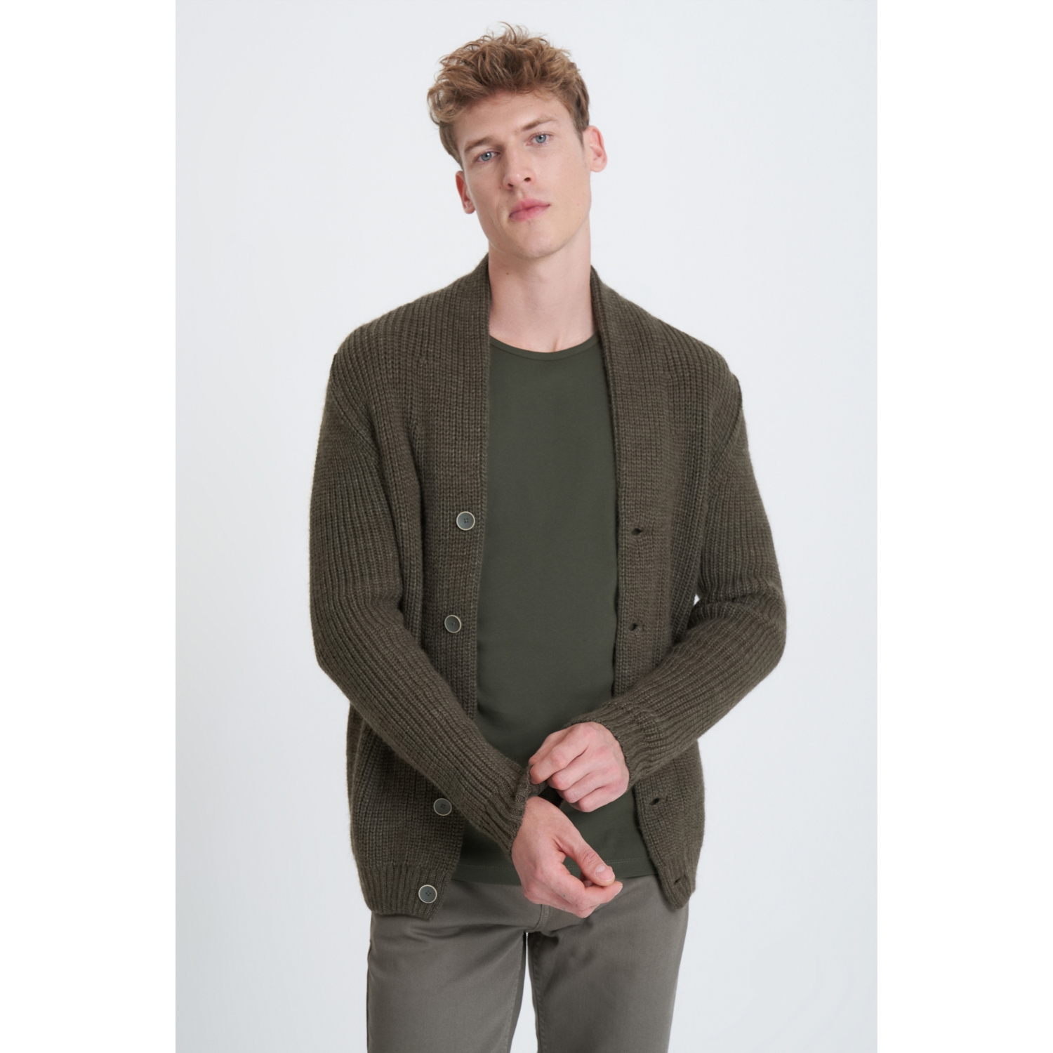 ŞAL YAKA DÜĞMELİ TRİKO HIRKA